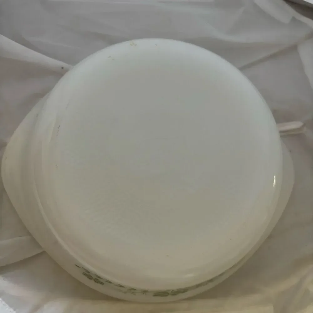 Glasbake Green Daisy J-2600 Milk Glass 1 1/2 QT Casserole Dish 1970’s